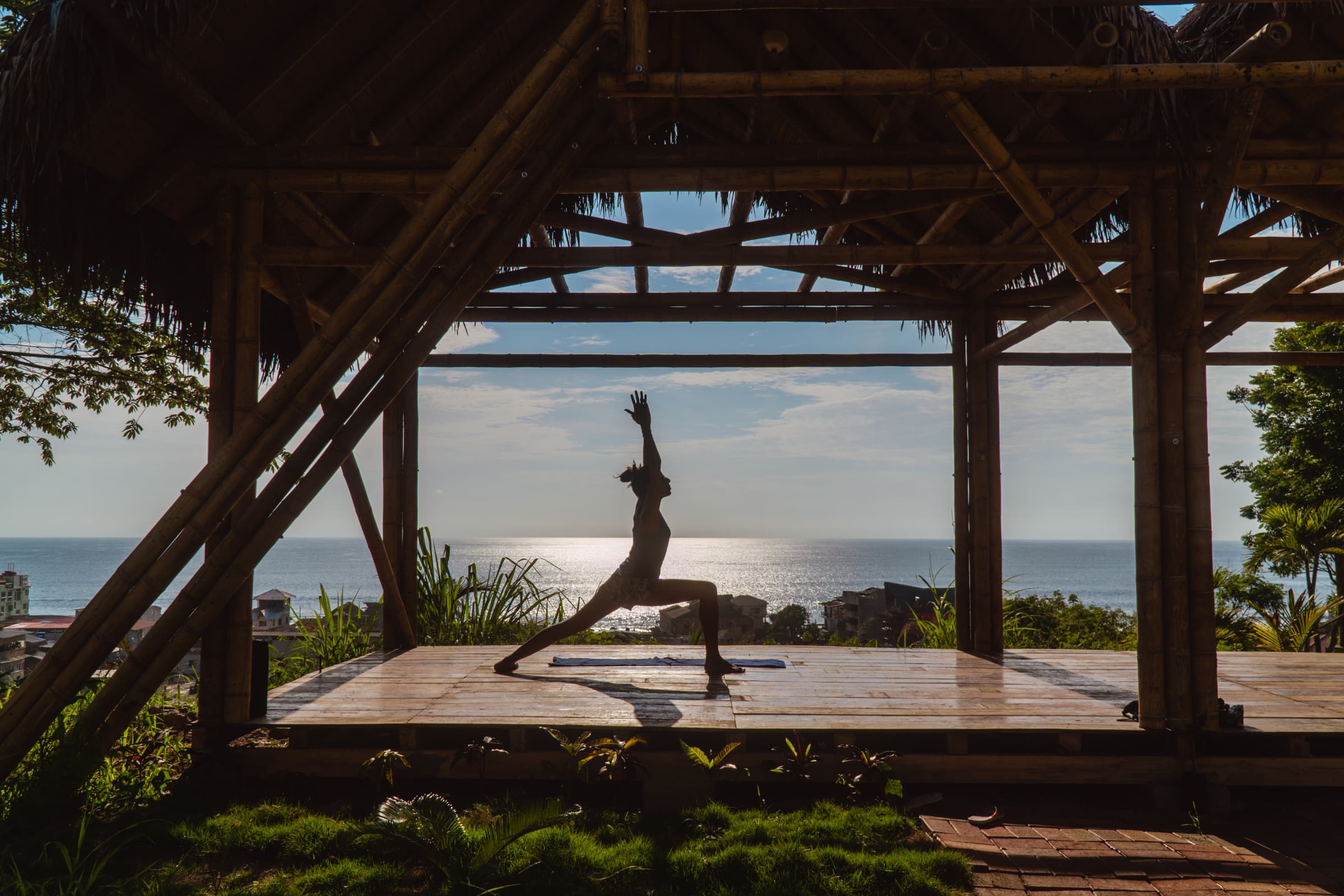Coastline and travel rhythm on La Ruta del Sol in Ecuador