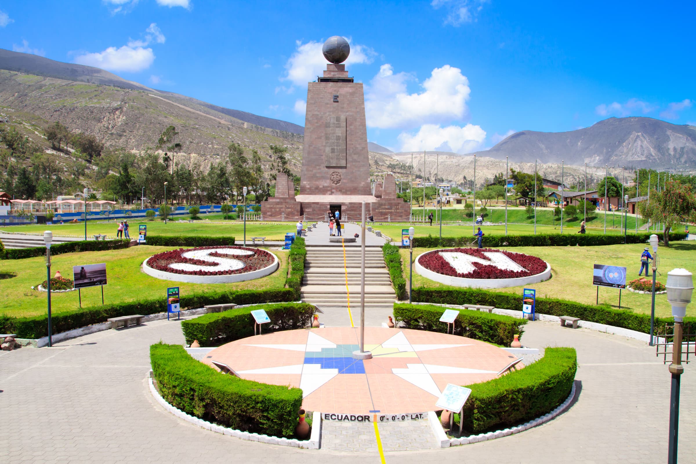 Closing city-and-mountain view in Quito, Ecuador
